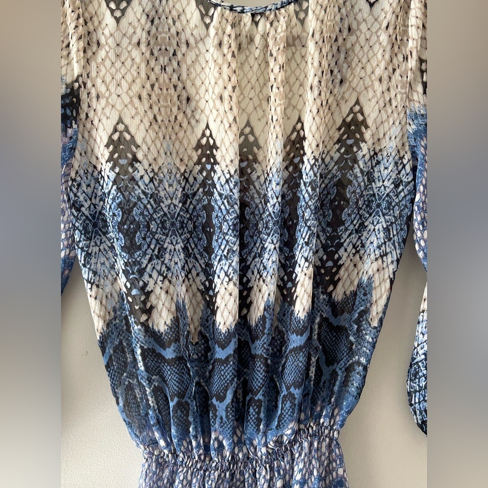 Caché Blue Snakeskin Print Peplum Blouse Size Small Beaded Scoop Neck 3/4 Sleeve - Picture 11 of 13